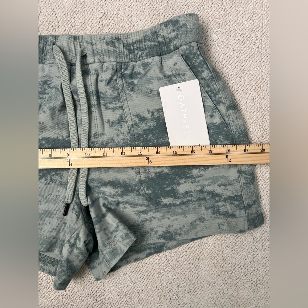 ATHLETA Farallon Short Fog Camo Coast Green Women’s Size: Small - Picture 12 of 16